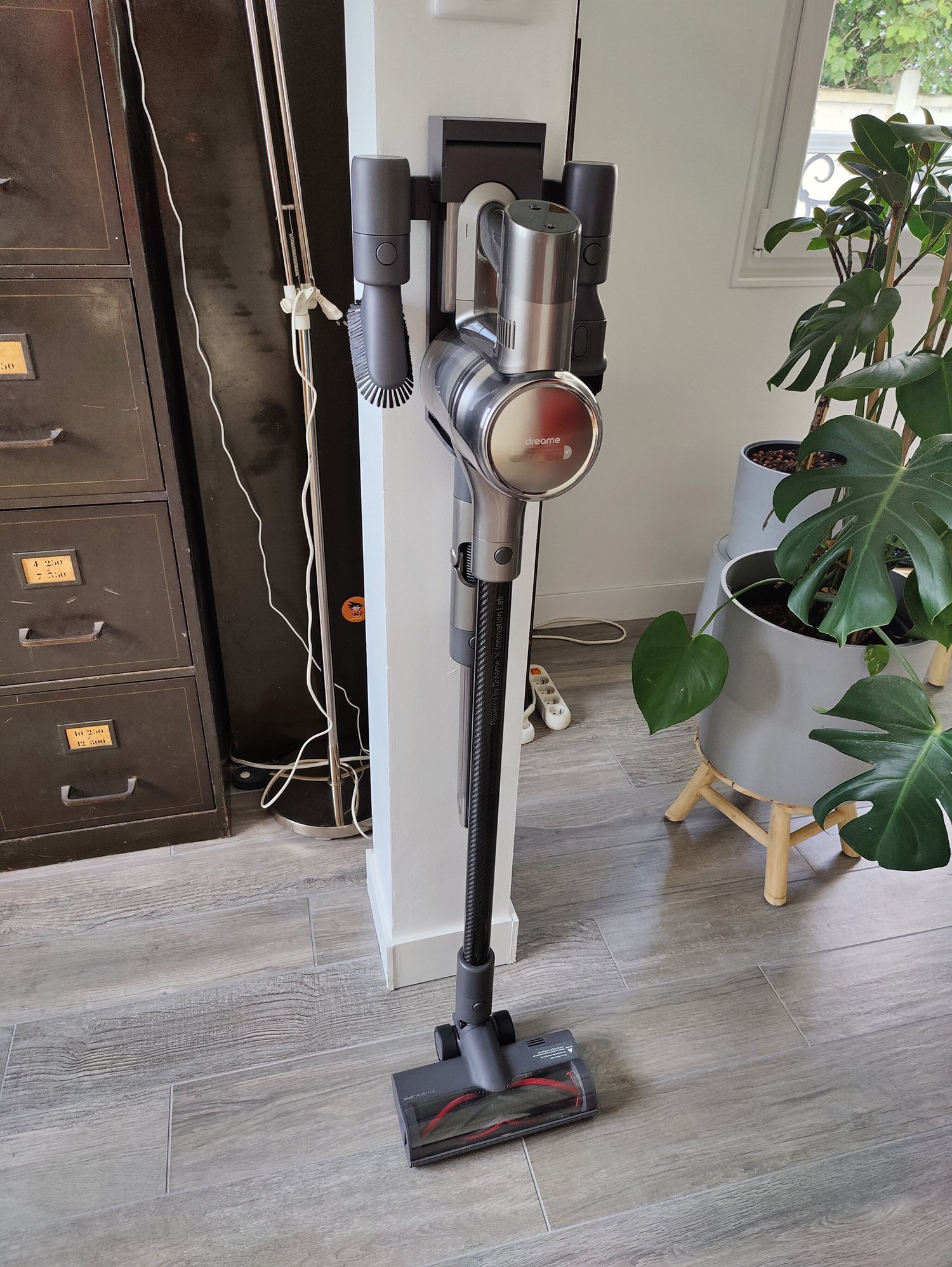 Dreame cordless vacuum t30. Dreame t30. Xiaomi Dreame t30. Вертикальный пылесос Dreame t30. Беспроводной пылесос Dreame t30 Neo.