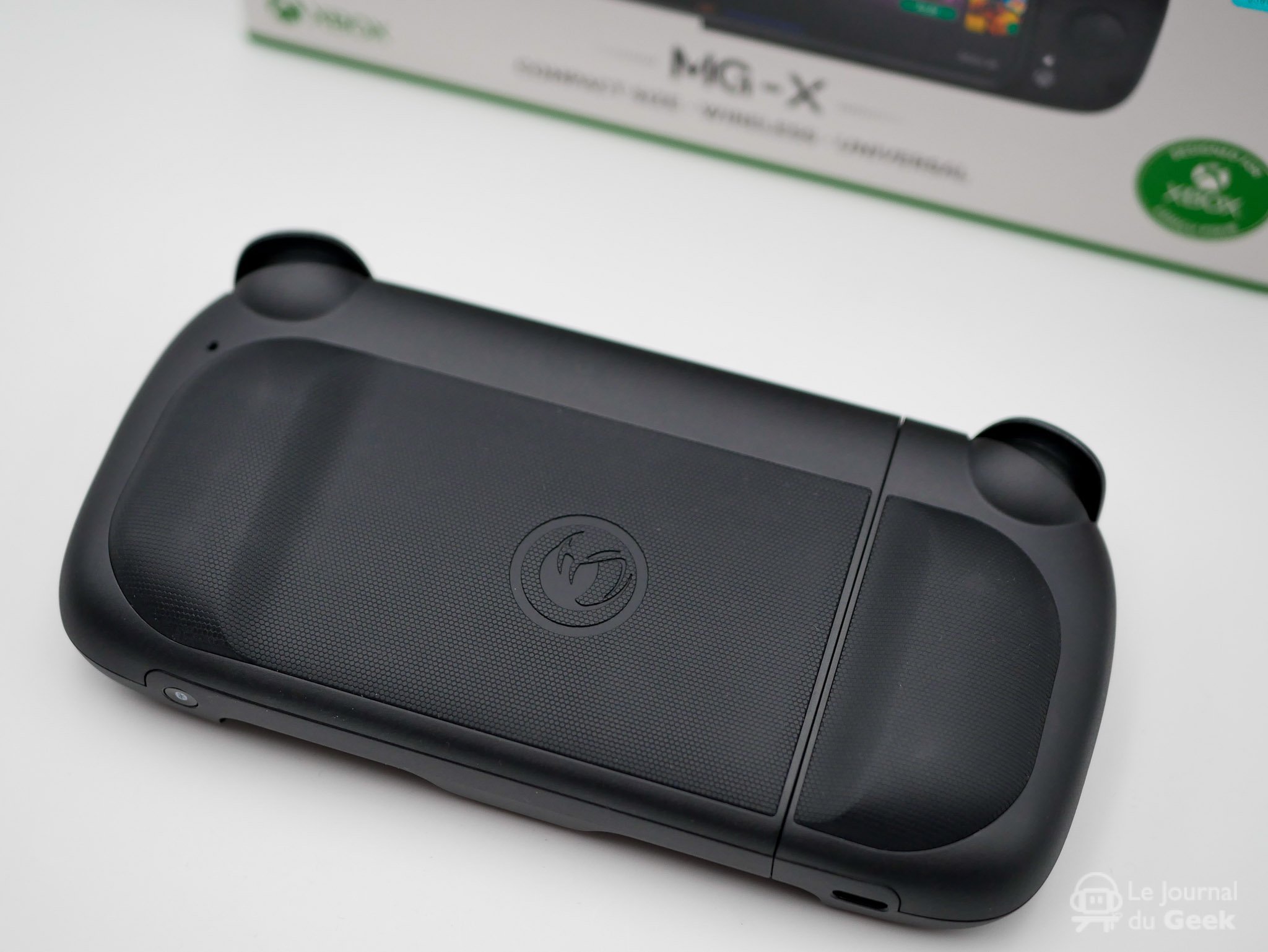 La manette MG-X Pro de Nacon se décline maintenant pour iPhone