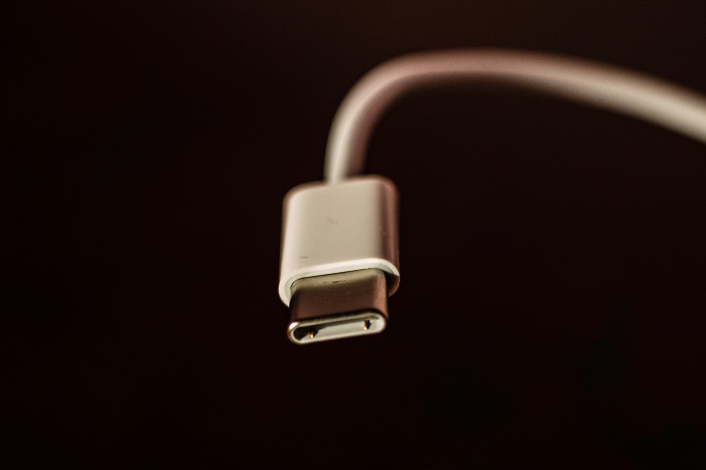 iPhone 15: sans surprise, Apple fait payer au prix cher l'USB-C pour ses  connectiques