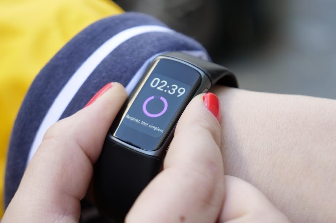 Fitbit présente sa Charge 5, un bracelet connecté aux airs de