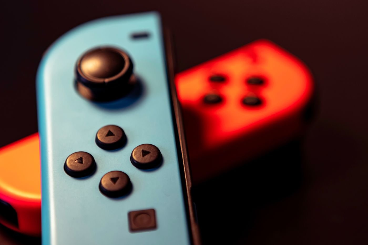 Joy-Con sur Nintendo Switch : on a essayé de faire réparer gratuitement une  manette défectueuse - Numerama