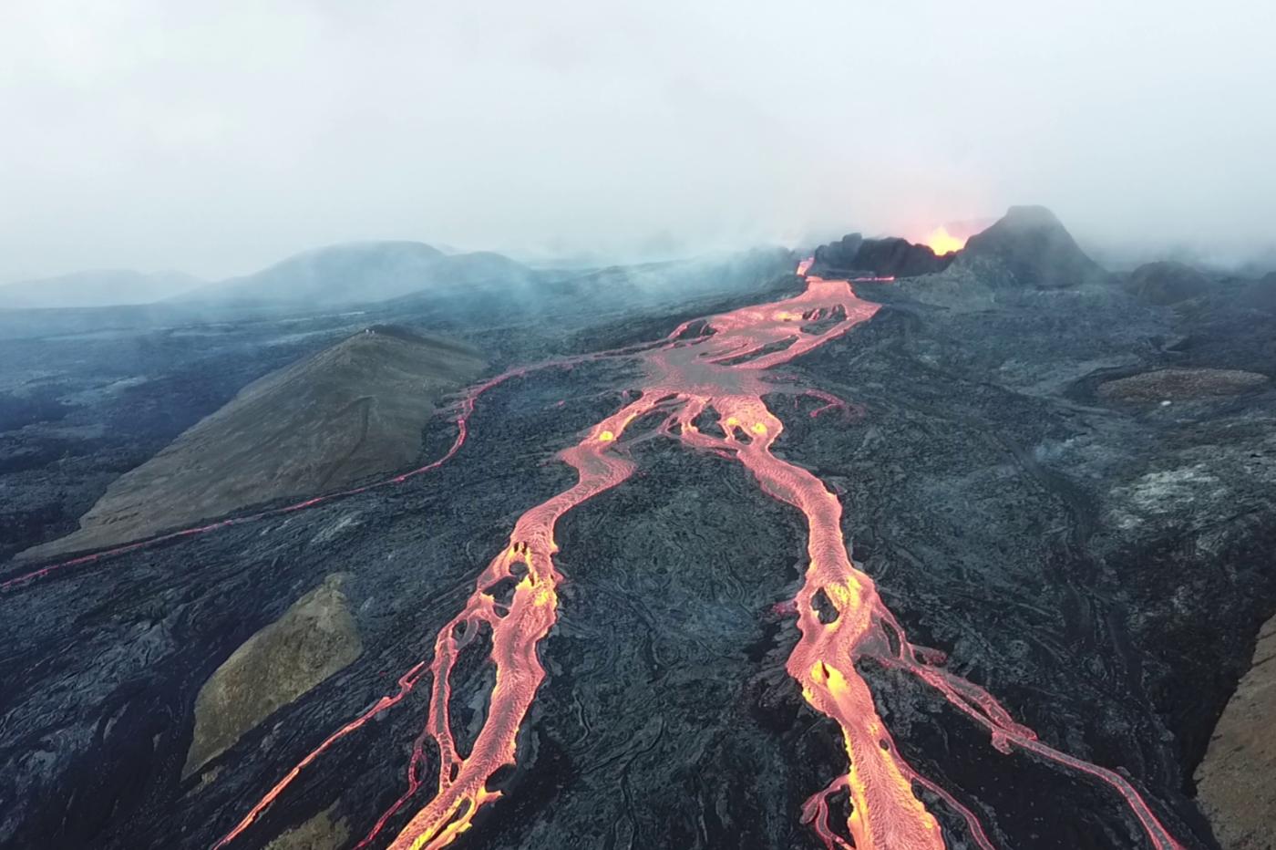 Un volcan entre en éruption en Islande, après des semaines d