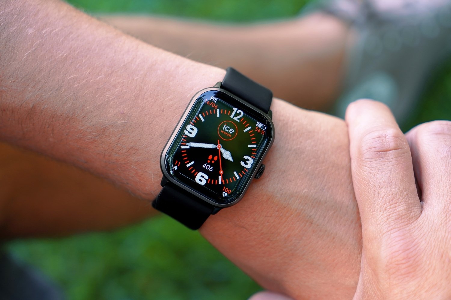 Przez kilka dni otrzymasz 50% rabatu na niesamowity, podłączony zegarek Ice Smart One