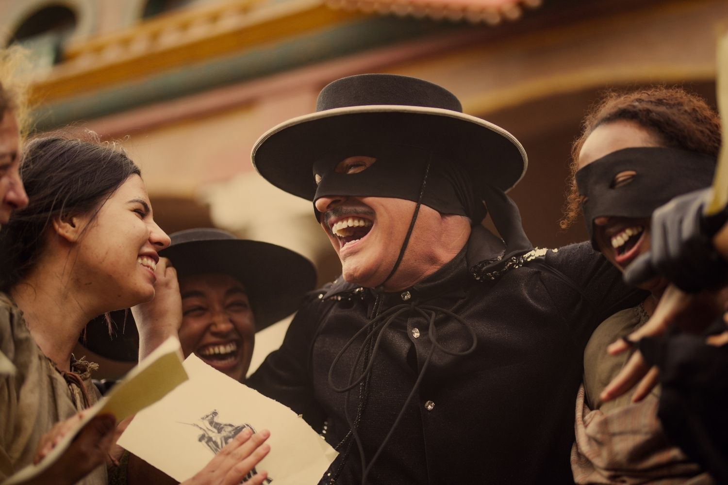 Zorro au milieu de la foule