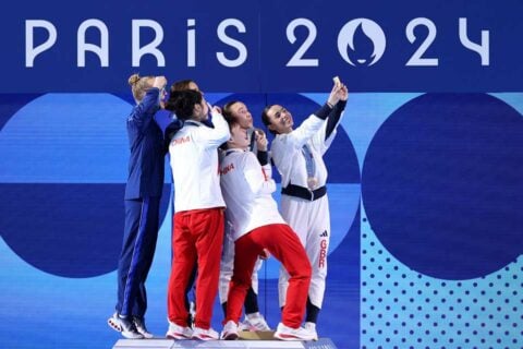 Samsung Mobile Galaxy Z Flip6 Olympic Edition 2024 Paris Olympics Victory Selfie Main2