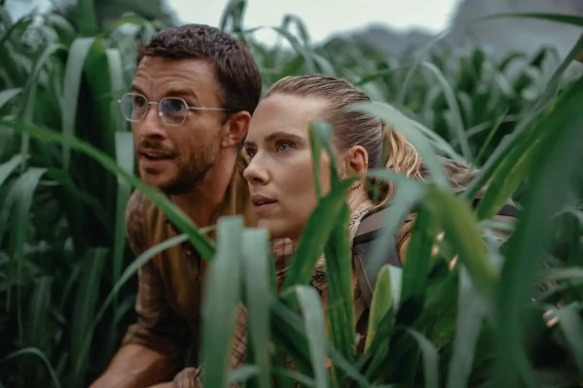 Jurassic World Rebirth : ScarJo contre les dinos sur les premières images