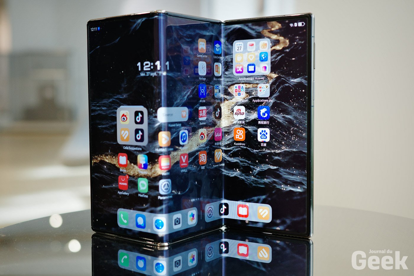 Huawei Mate Xt Live 18