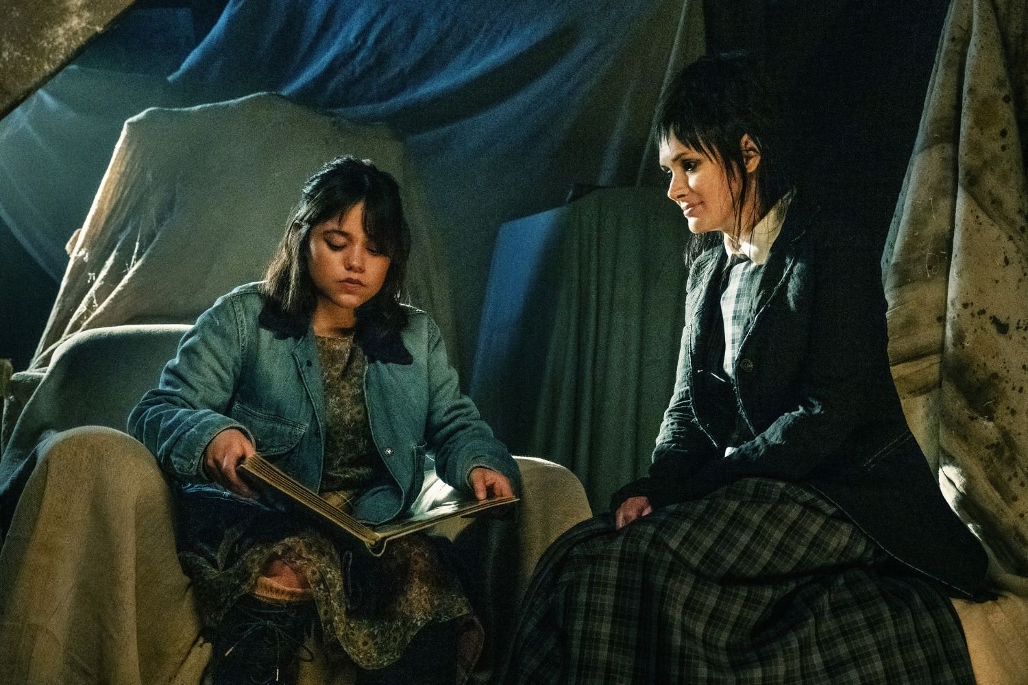 Jenna Ortega Winona Ryder Beetlejuice 2