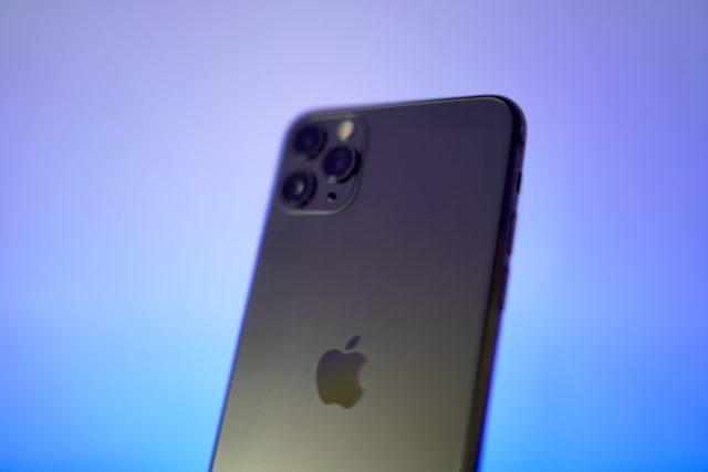 iPhone 12 : voici pourquoi Apple pourrait ne pas inclure de chargeurs ni d' écouteurs - ZDNet