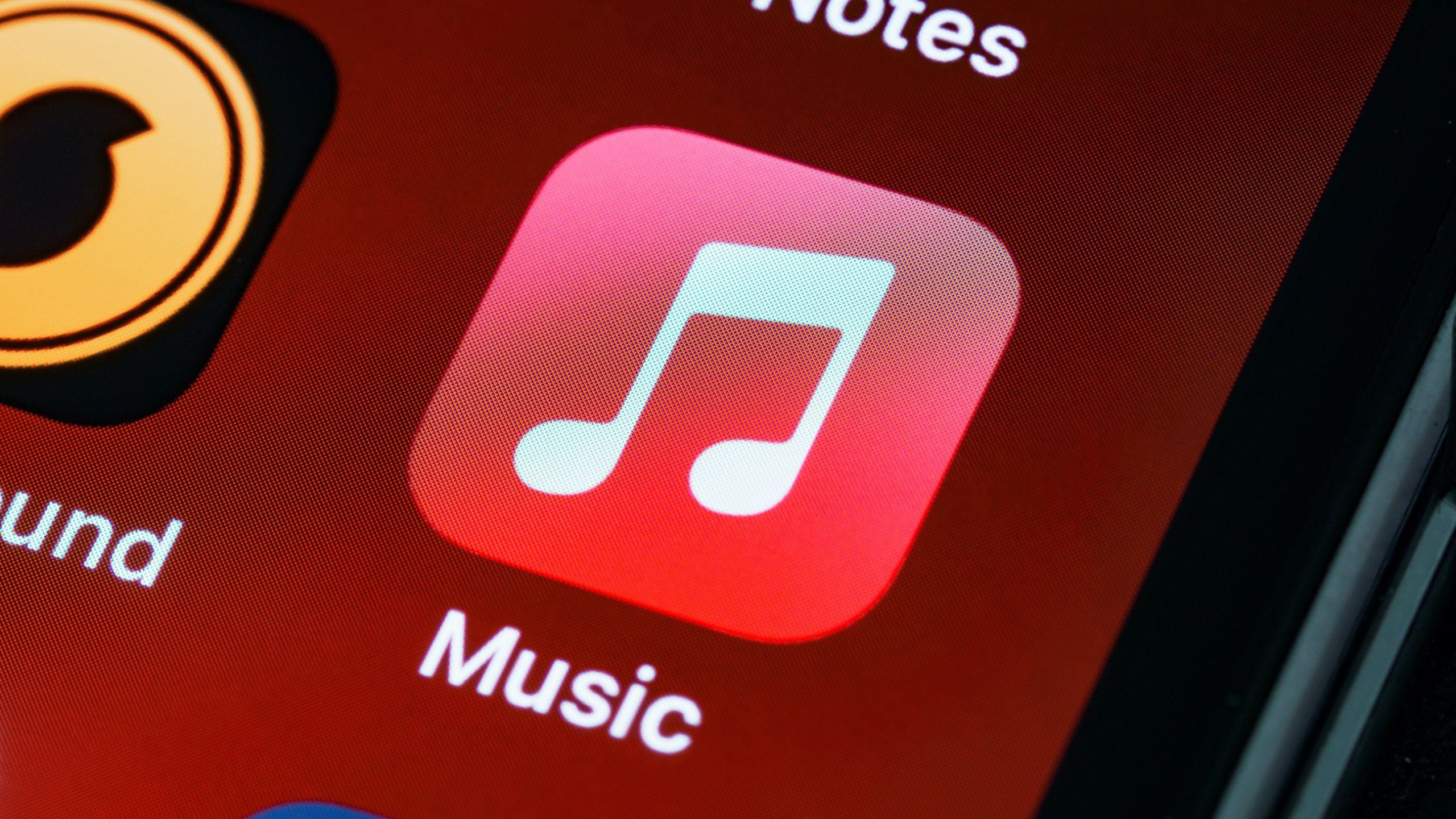 Apple celebrates 40 years in France with a surprise for music lovers